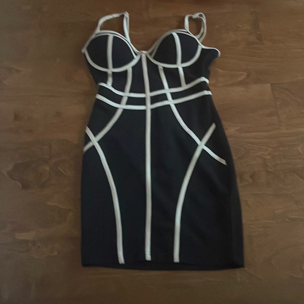 A black mini dresses size small